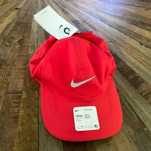 Nike feather light one size unisex new